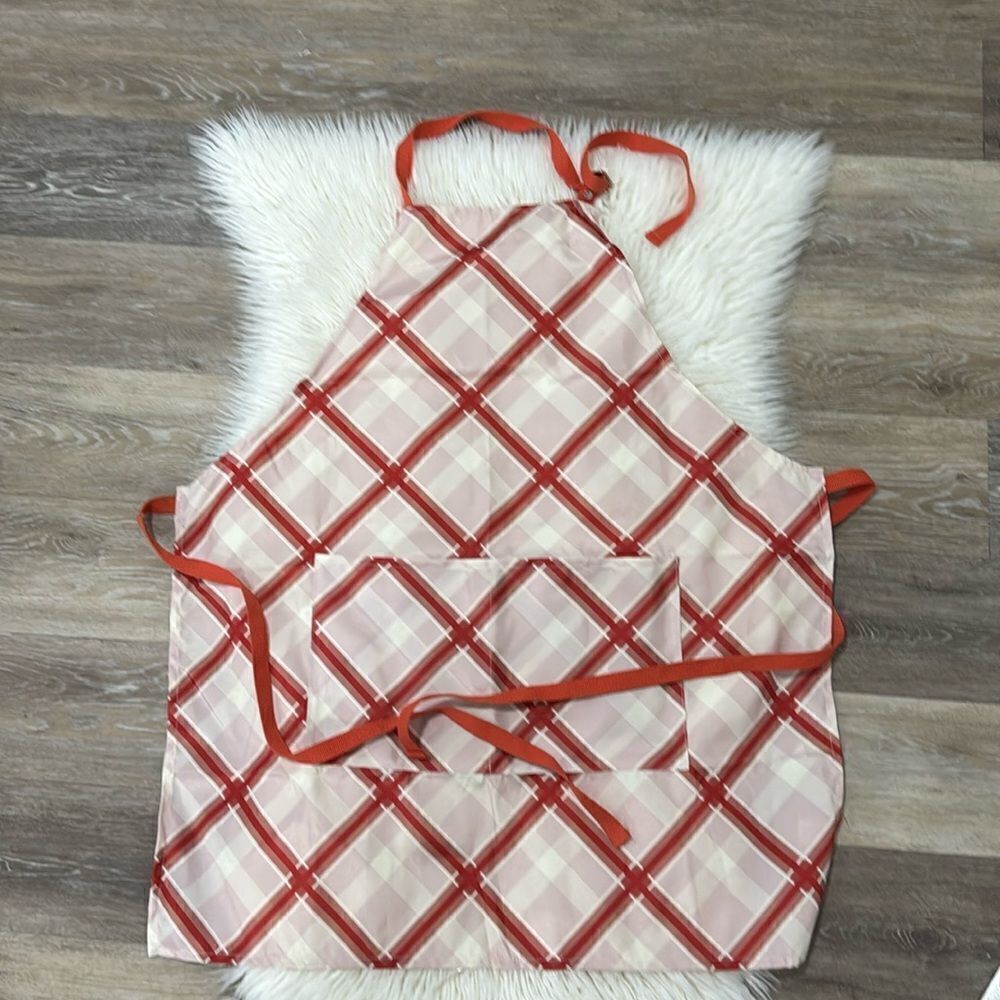 SEWING DOWN SOUTH COOKING APRON IN PERFECTLY PLAID NWOT